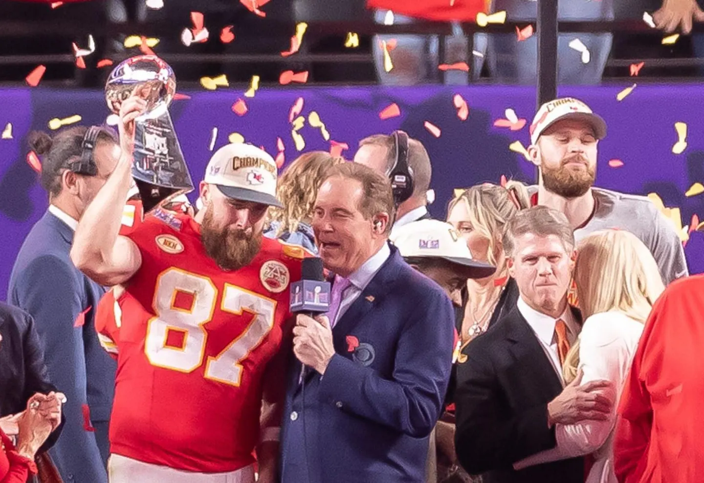 Travis Kelce Signs Extension with Chiefs: A Commitment to Greatness